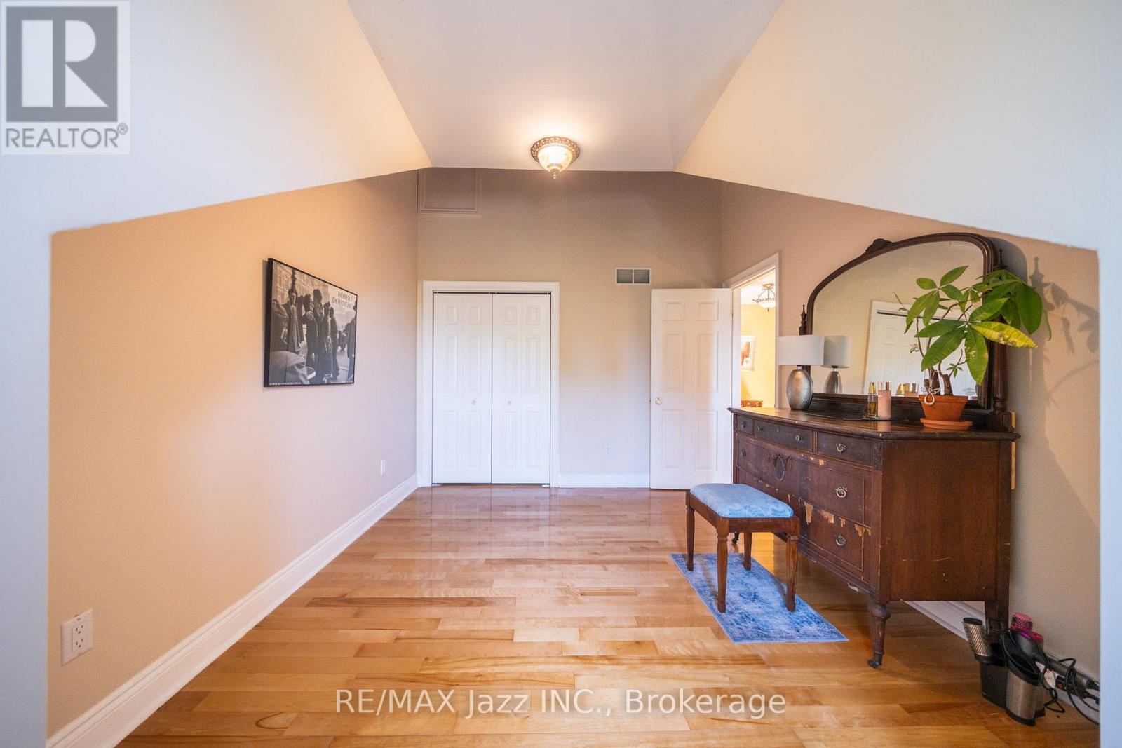 917 BYRON STREET N - Image 34