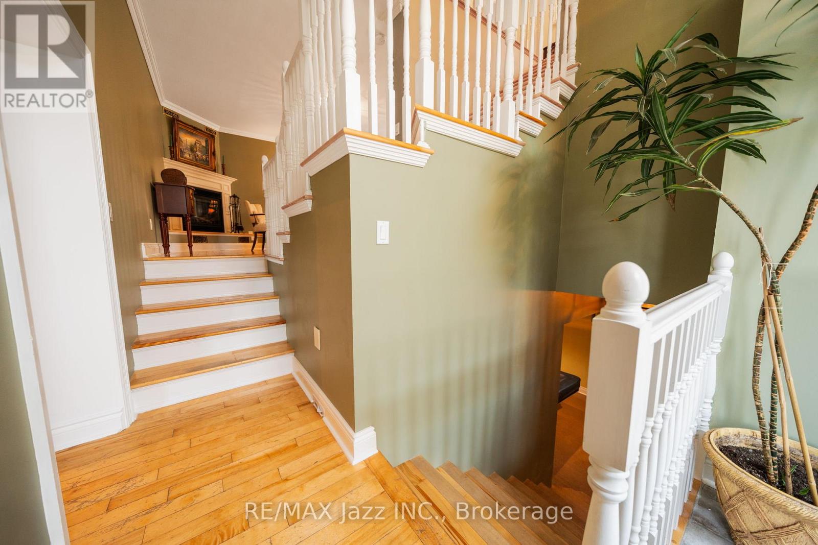 917 BYRON STREET N - Image 36