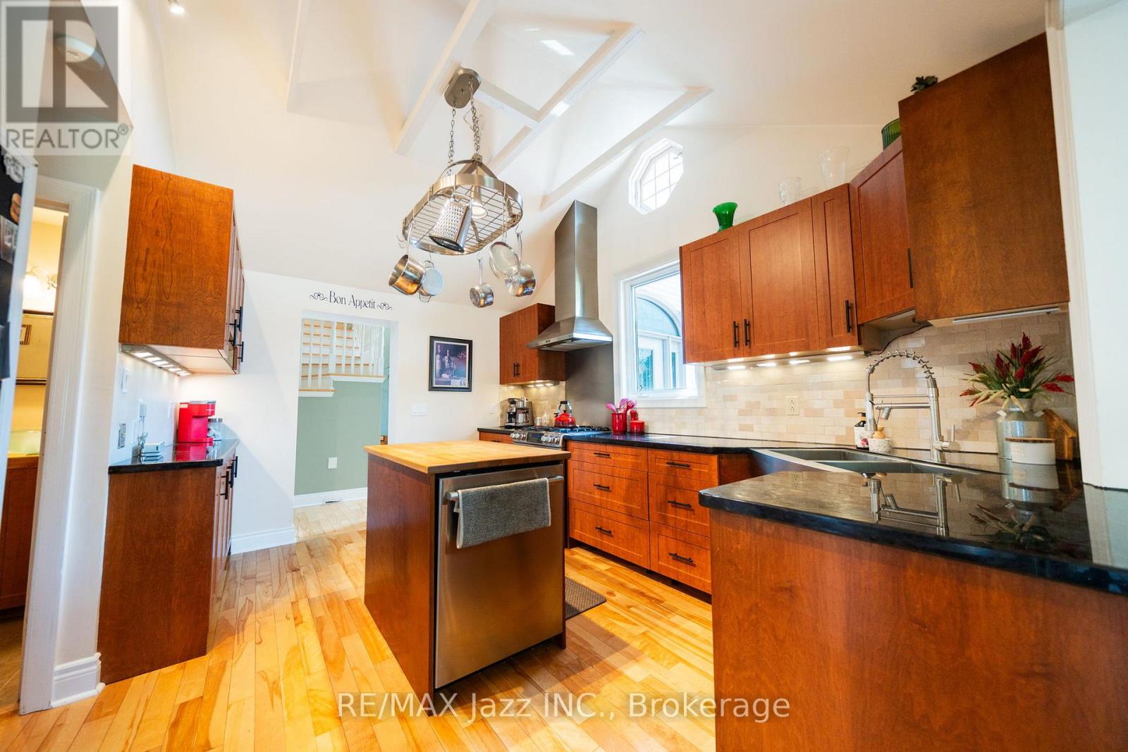 917 BYRON STREET N - Image 6