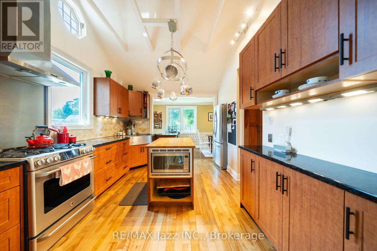 917 BYRON STREET N - Image 7