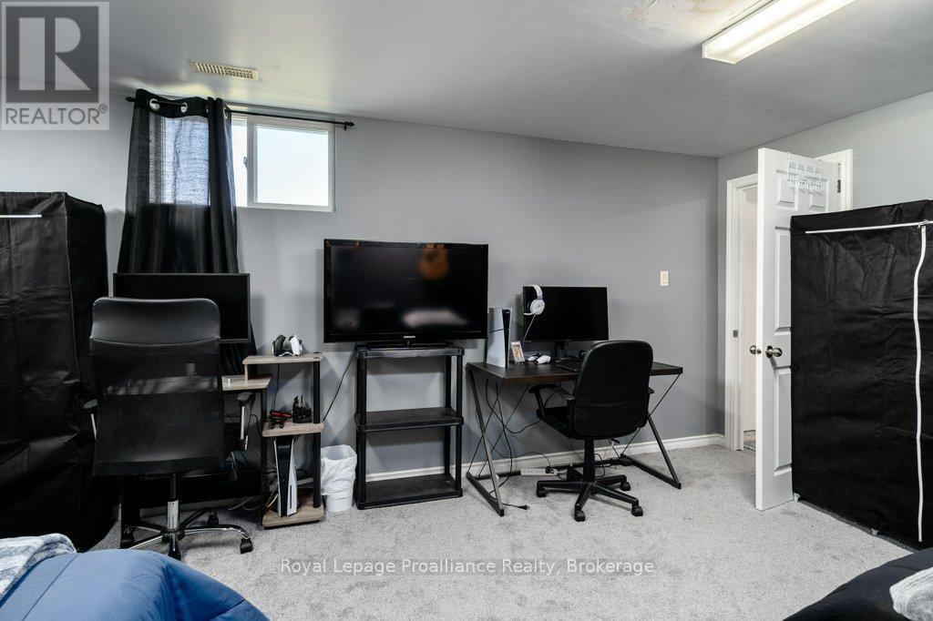 1075 ENRIGHT ROAD - Image 31