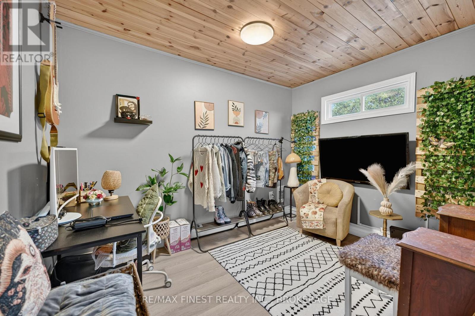 3 MARY AVENUE - 25