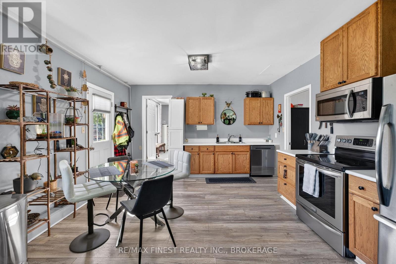 3 MARY AVENUE - 32
