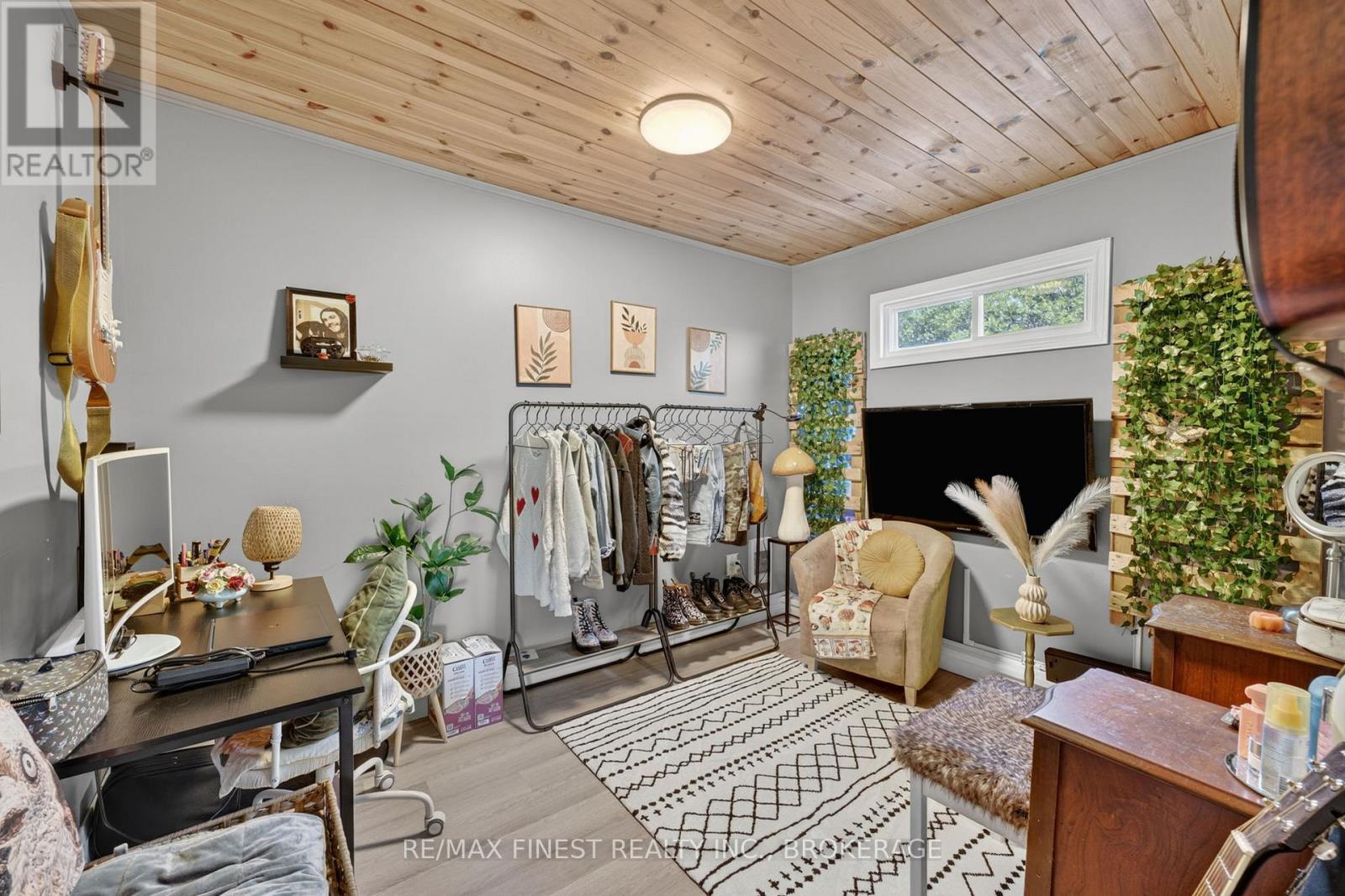 3 MARY AVENUE - 35