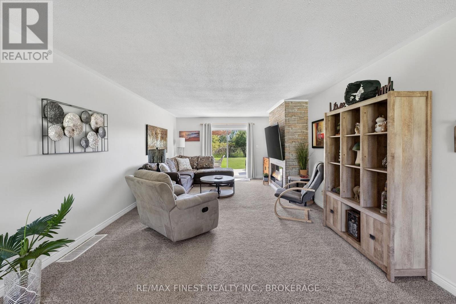 3 MARY AVENUE - 6