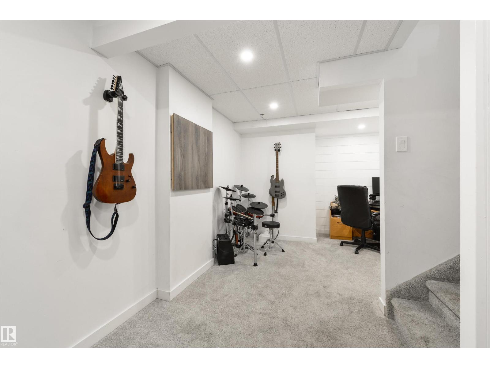 34 HAZELWOOD LN - 33