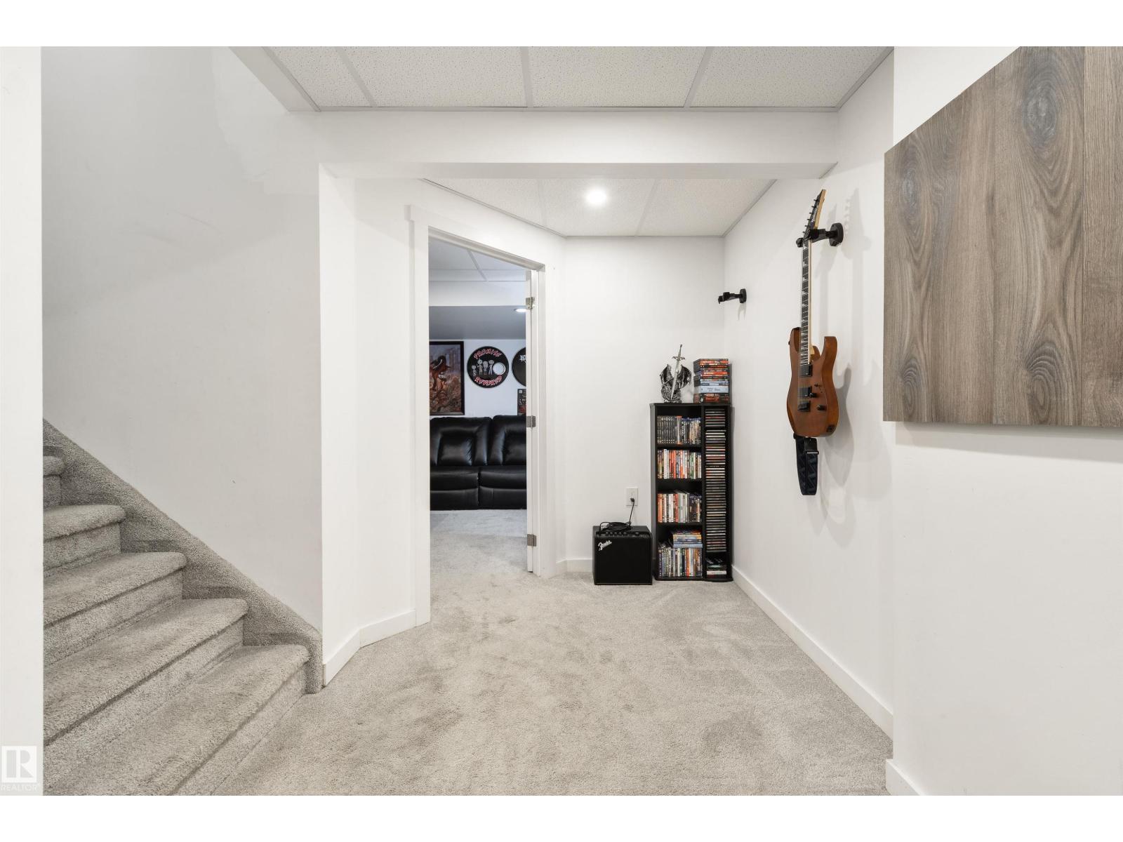 34 HAZELWOOD LN - 29