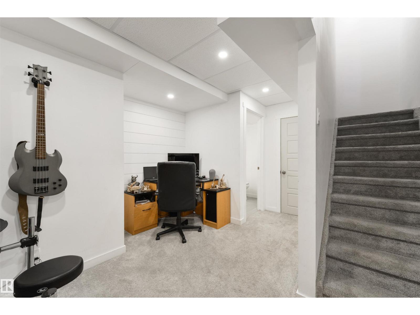 34 HAZELWOOD LN - 34