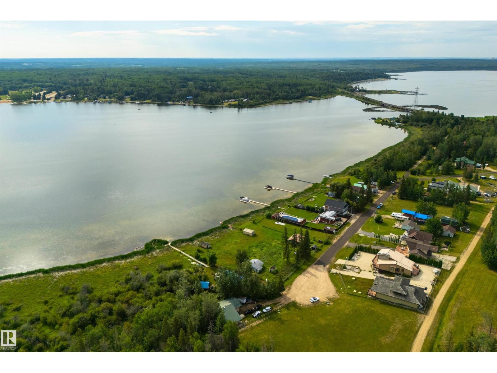 113 BAYVIEW DR - 39