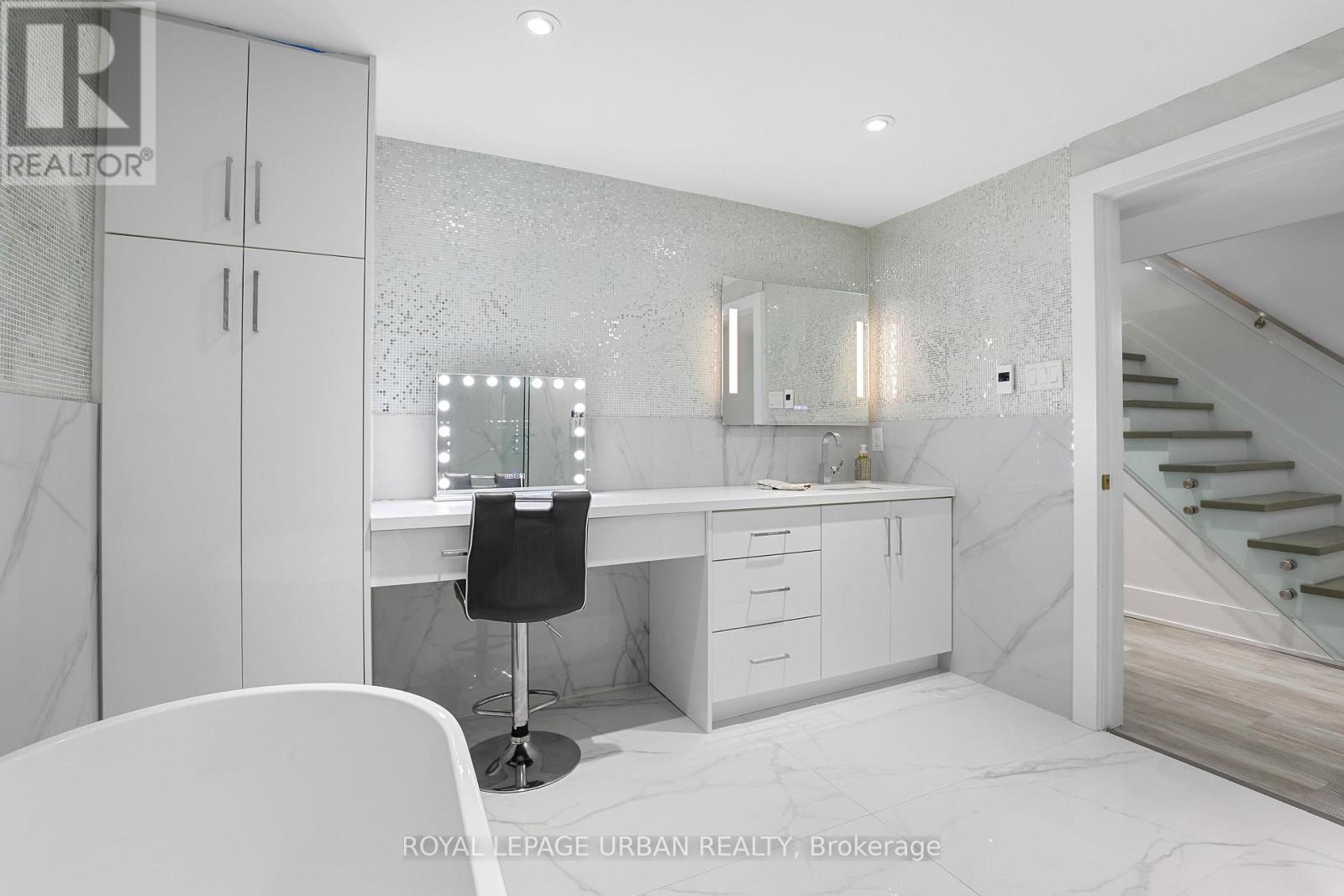 182 PARKVIEW HILL CRESCENT - 39
