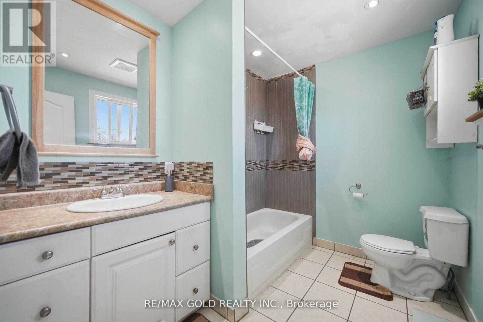 784 DOUGLAS STREET - 23