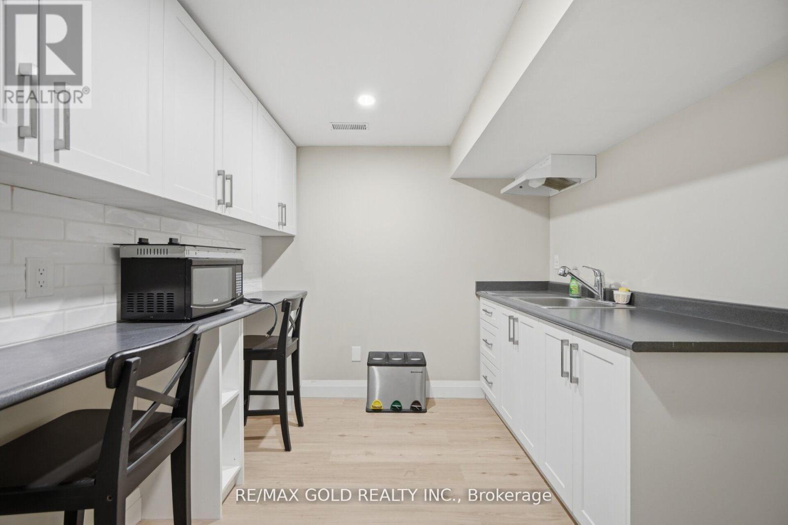 784 DOUGLAS STREET - 26