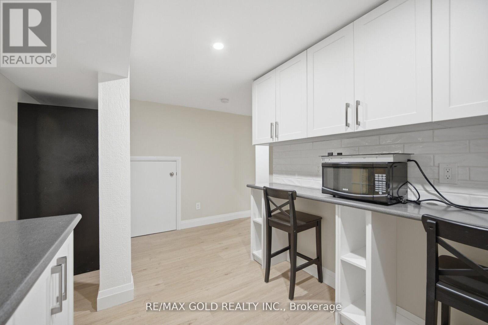 784 DOUGLAS STREET - 28