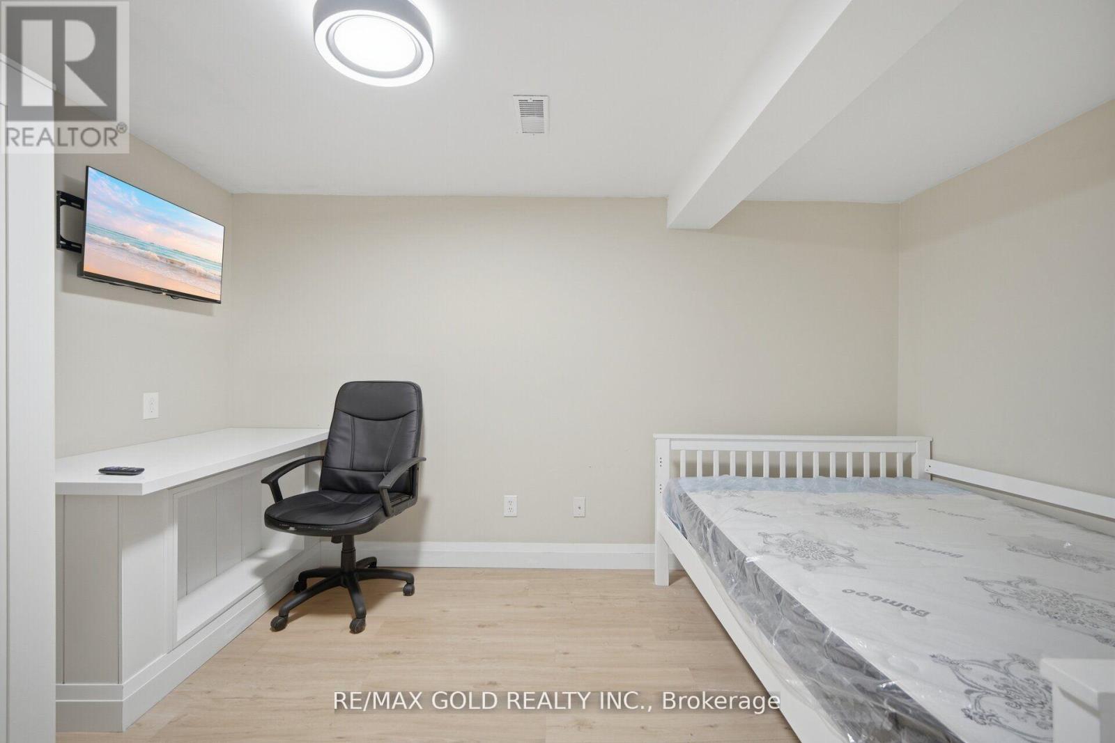 784 DOUGLAS STREET - 29