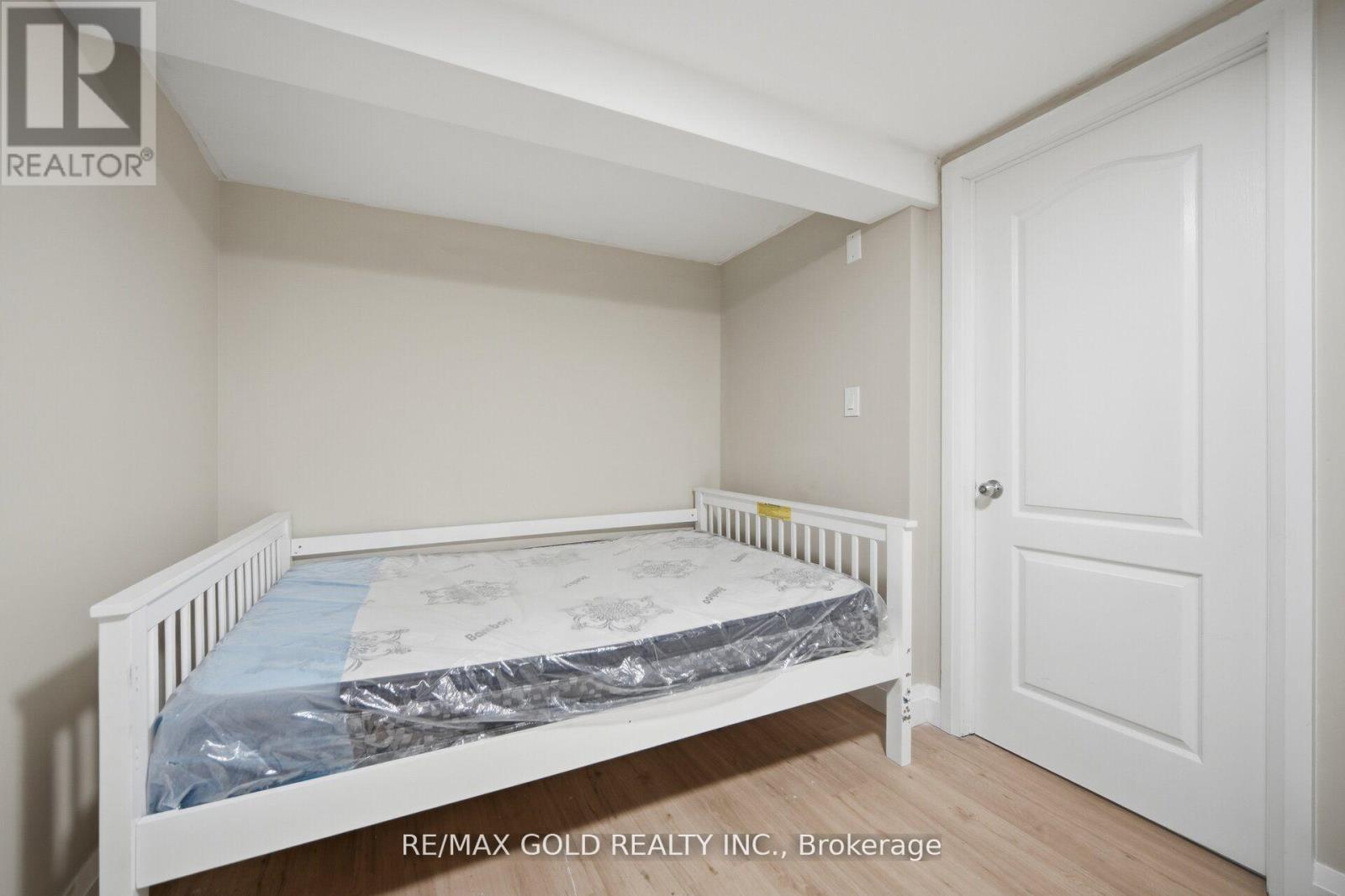 784 DOUGLAS STREET - 30