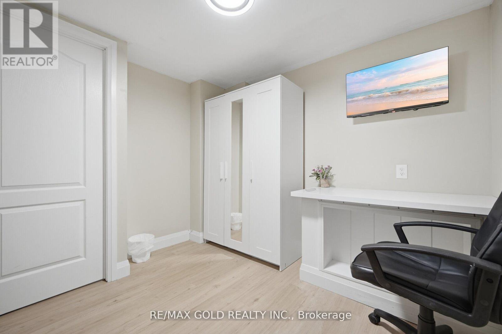 784 DOUGLAS STREET - 31