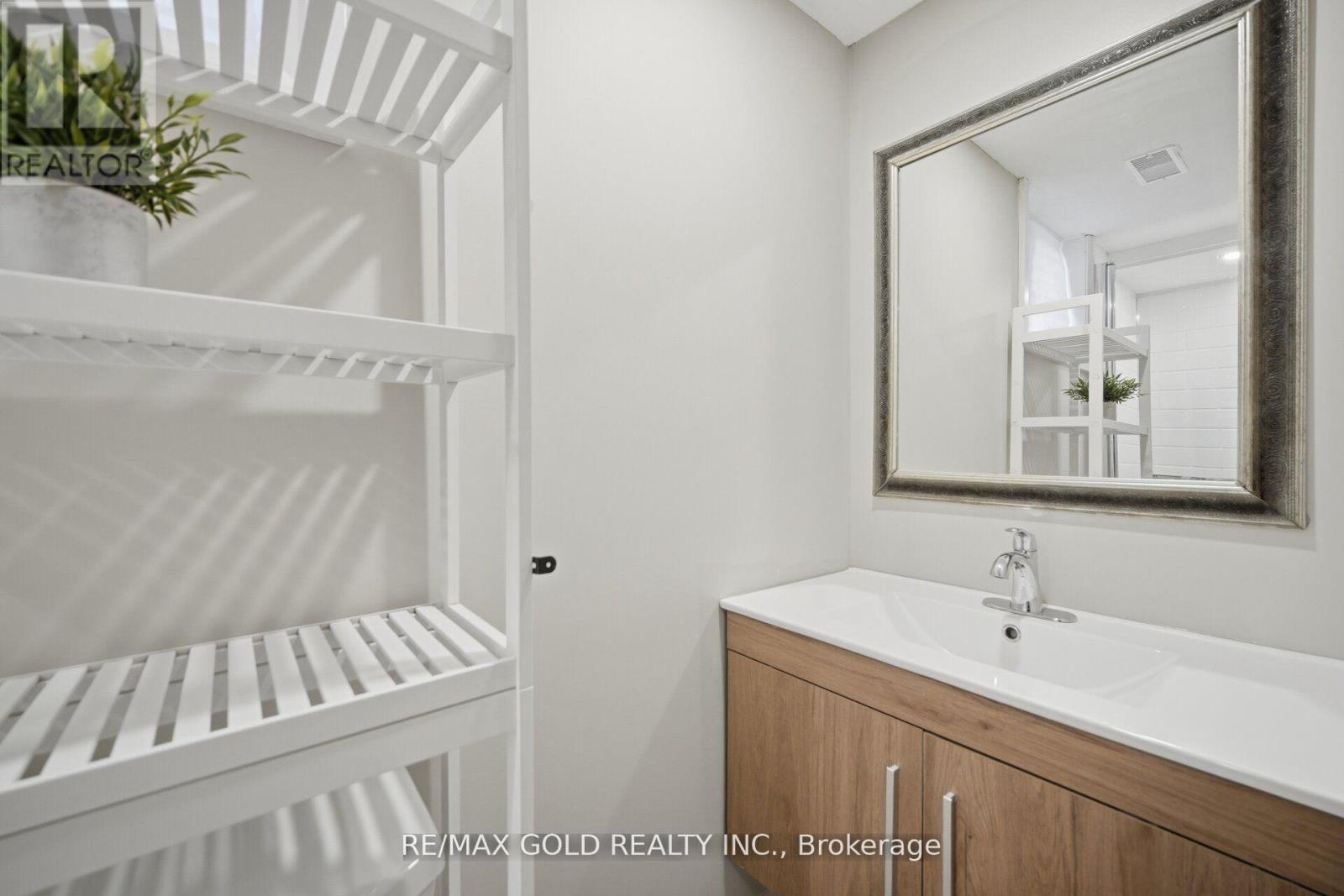 784 DOUGLAS STREET - 33