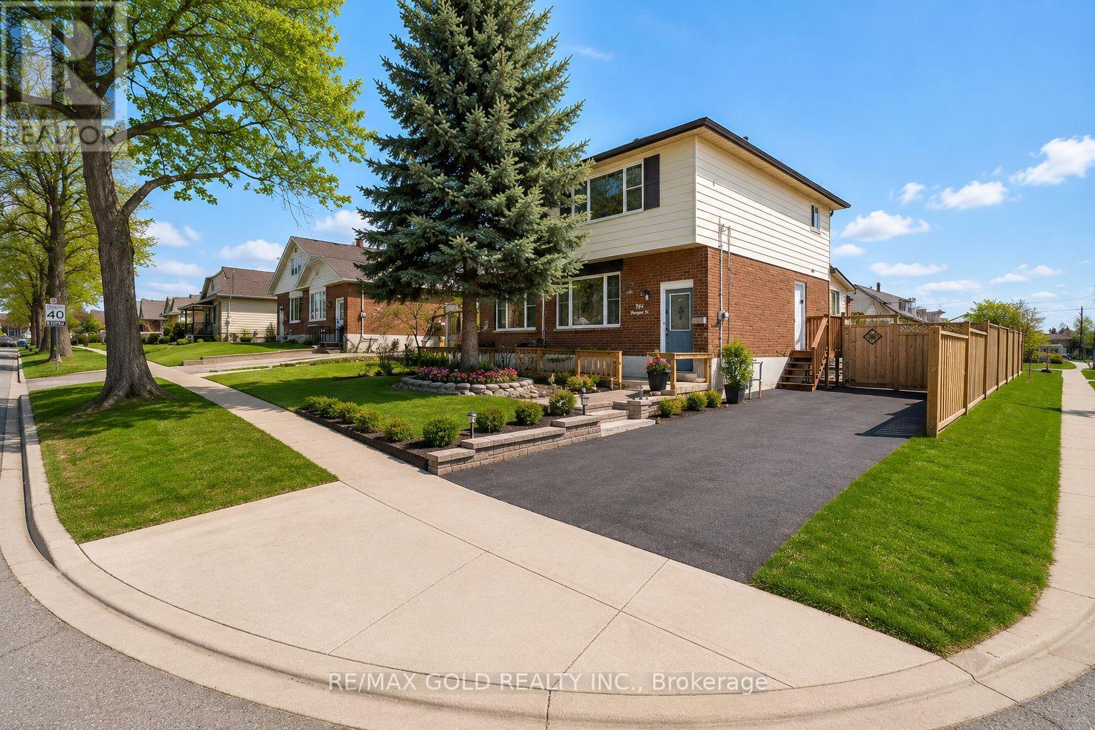 784 DOUGLAS STREET - 41