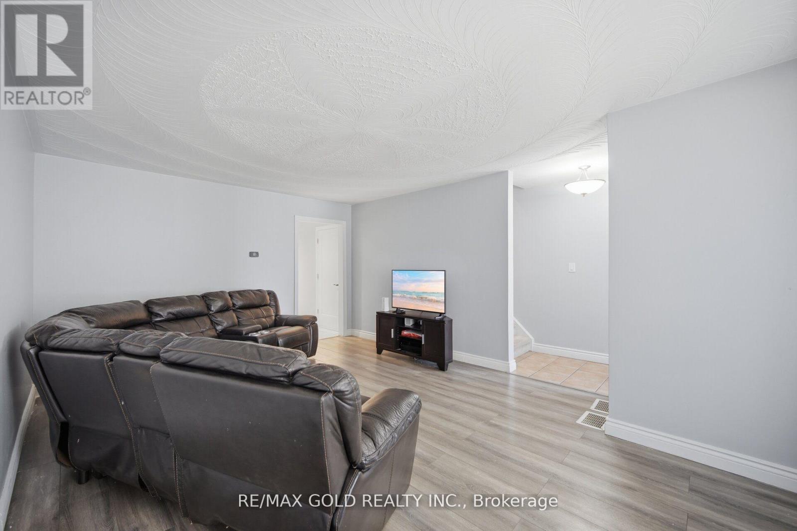 784 DOUGLAS STREET - 7
