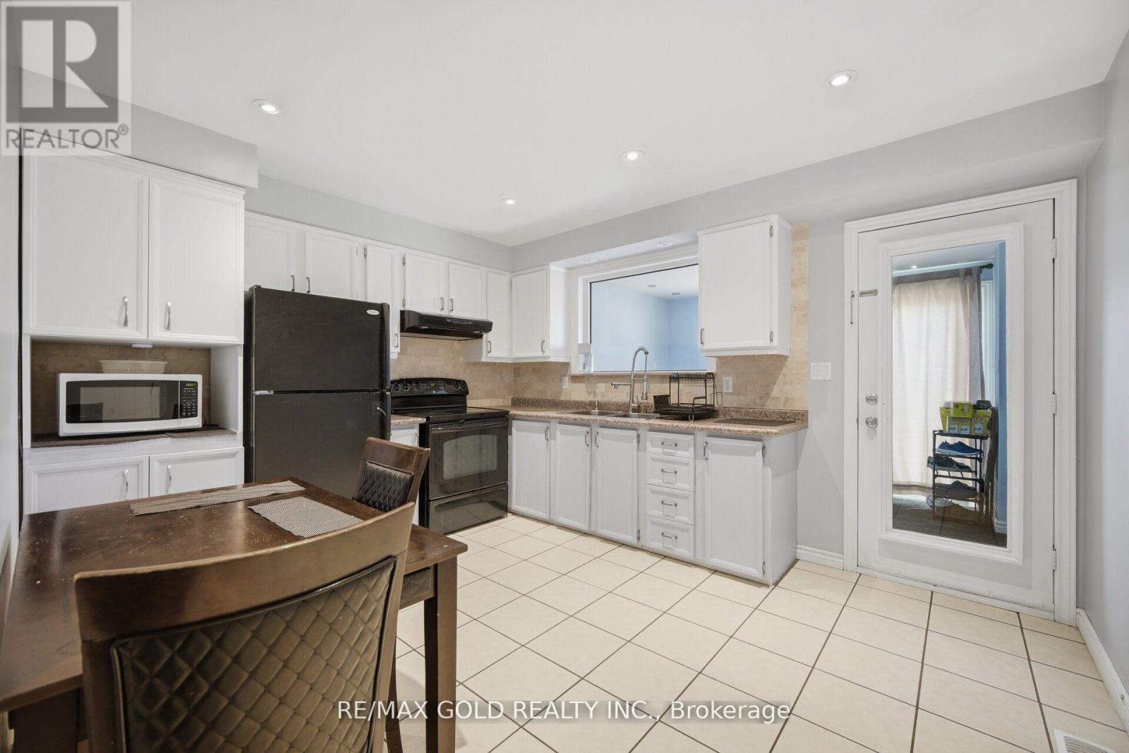 784 DOUGLAS STREET - 8