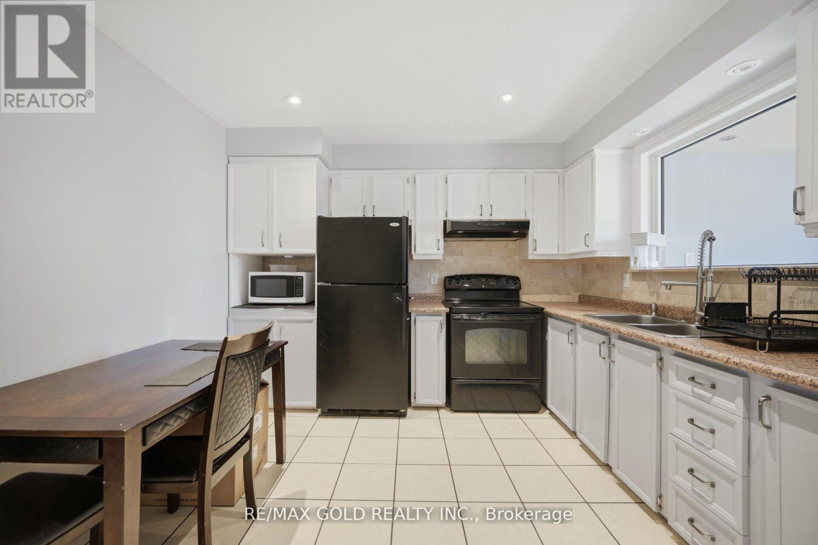 784 DOUGLAS STREET - 9