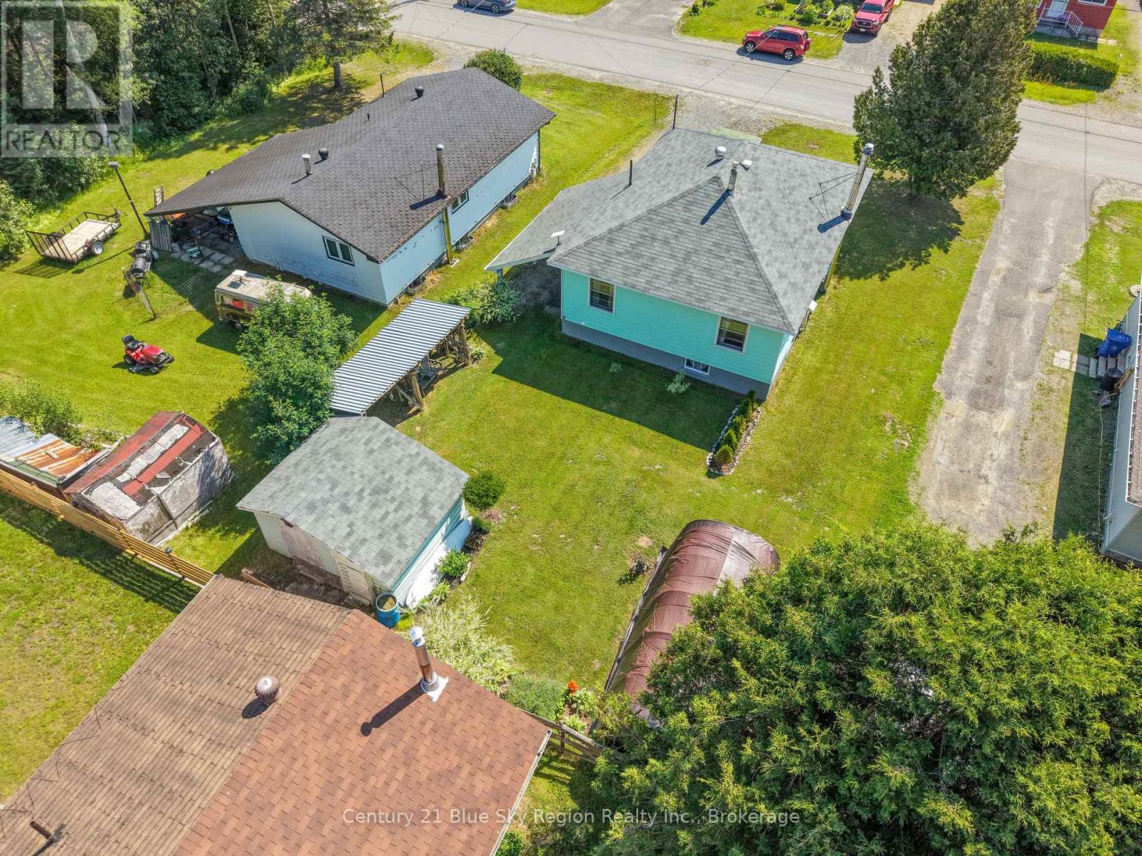 80 SPRUCE DRIVE - 4