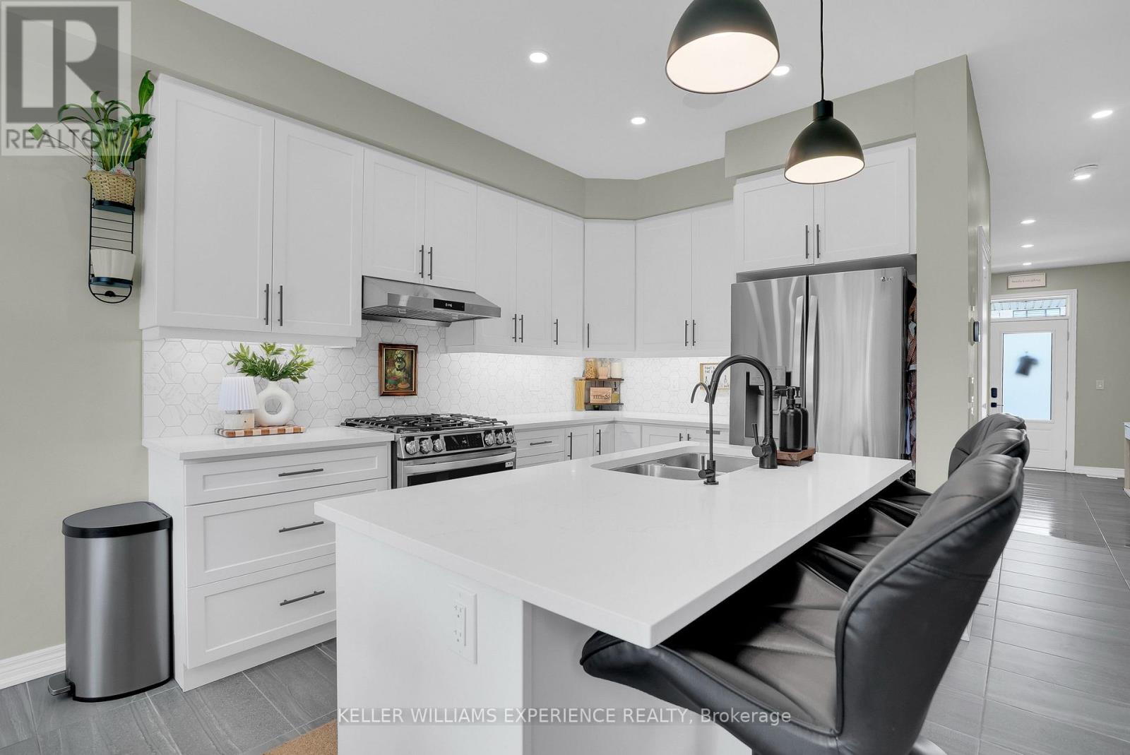 1329 DAVIS LOOP - 15