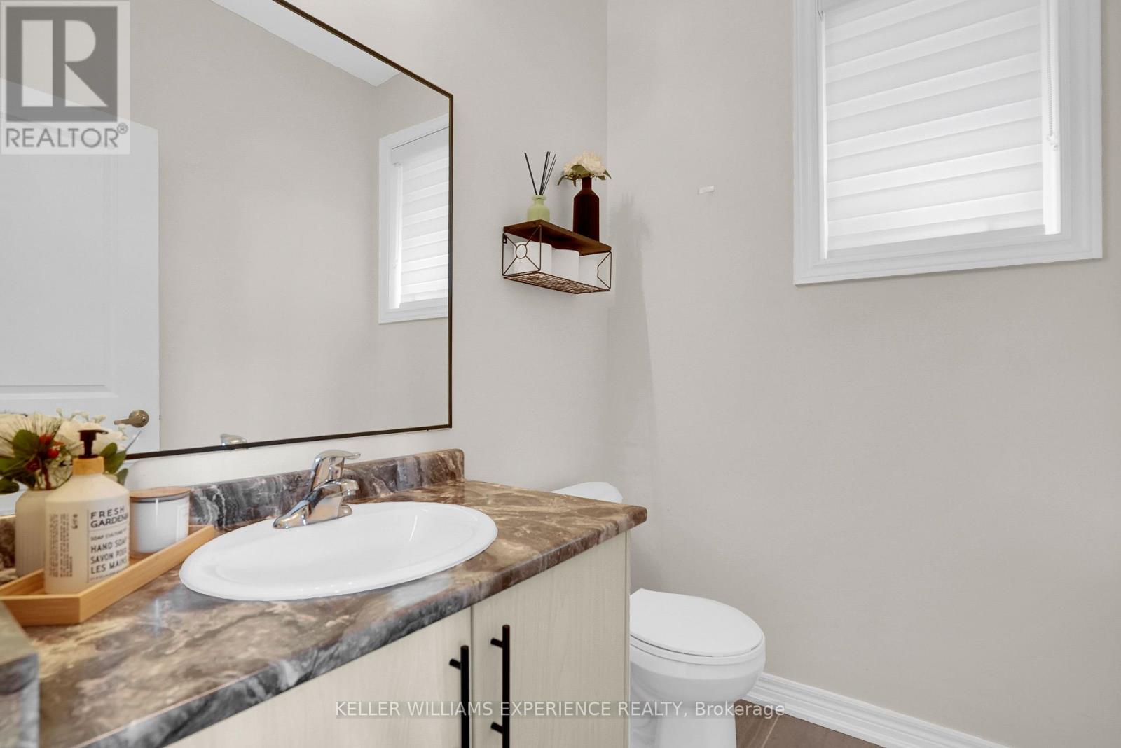 1329 DAVIS LOOP - 8
