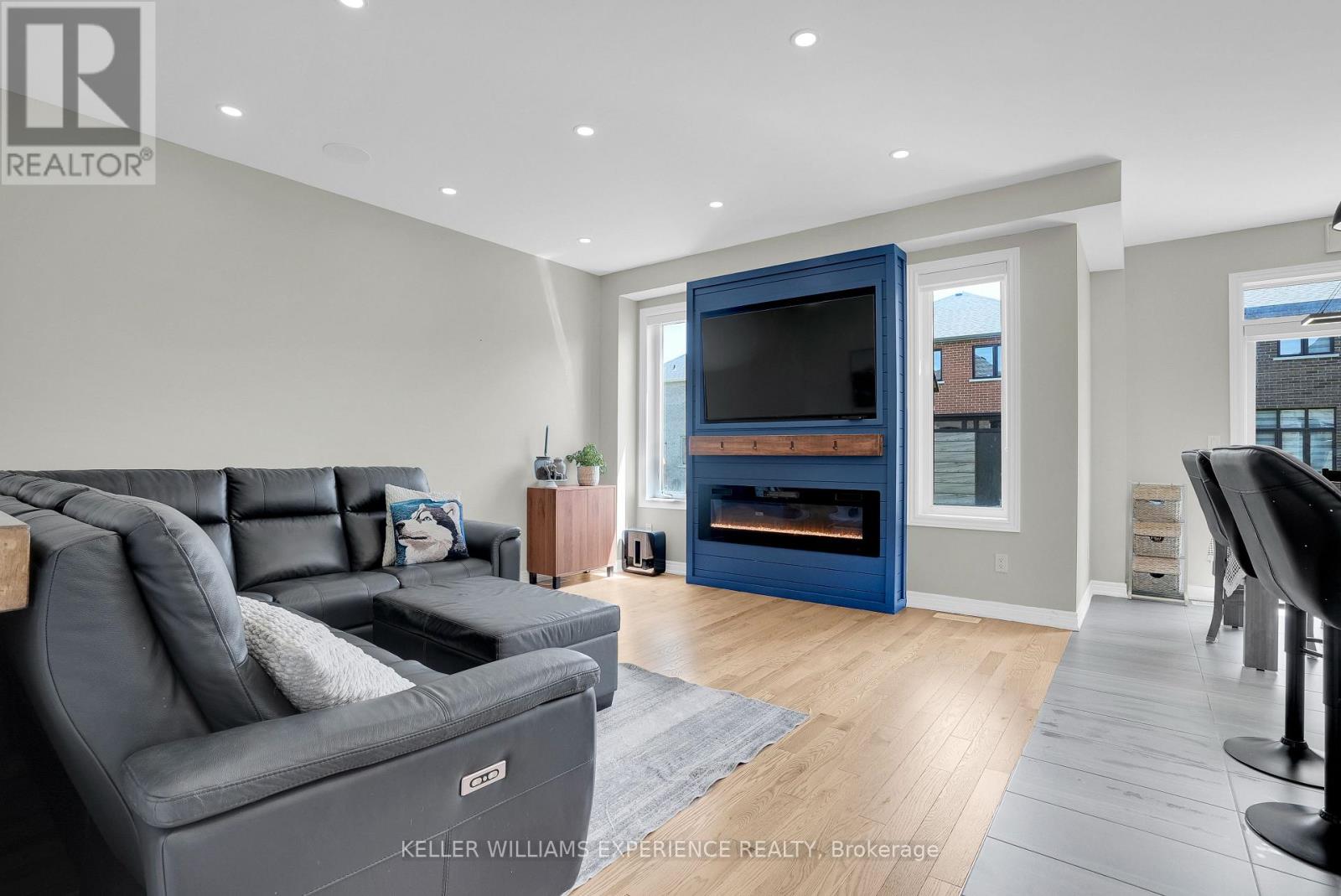1329 DAVIS LOOP - 9