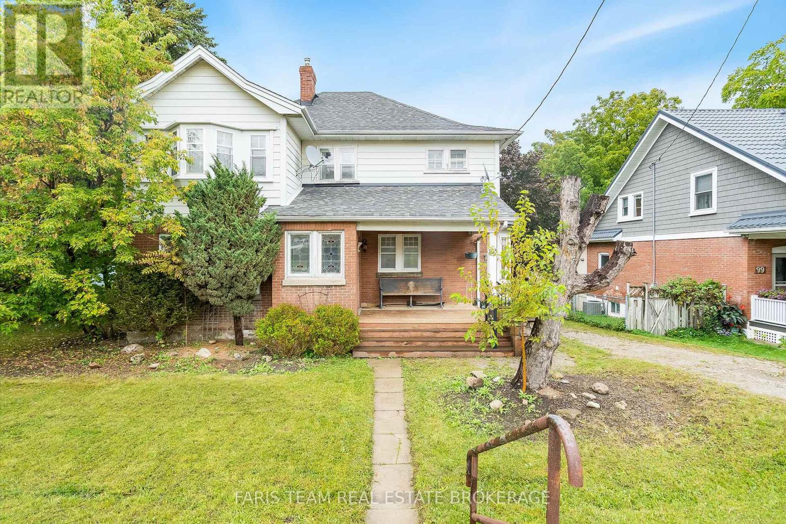 105 BARRIE STREET - 1