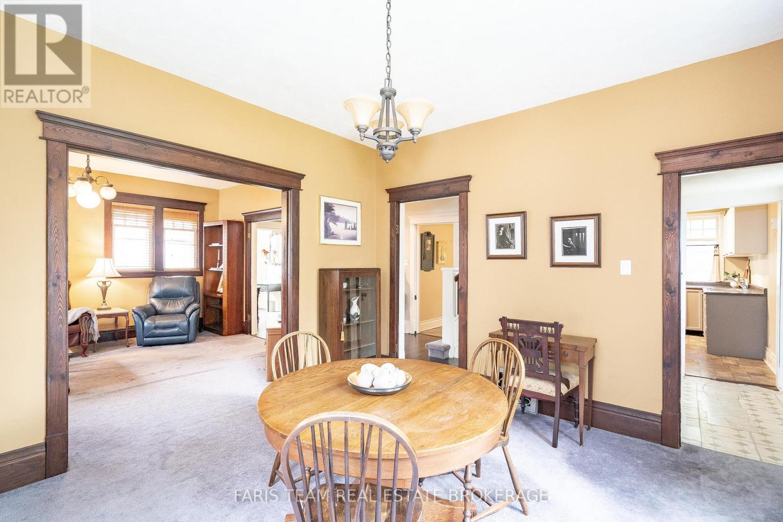 105 BARRIE STREET - 12