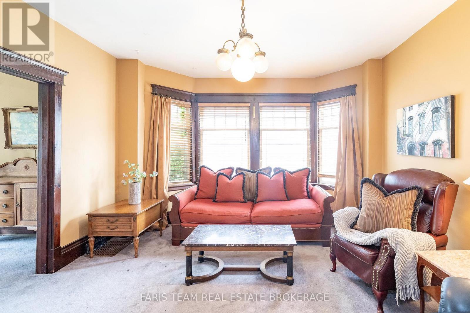 105 BARRIE STREET - 14