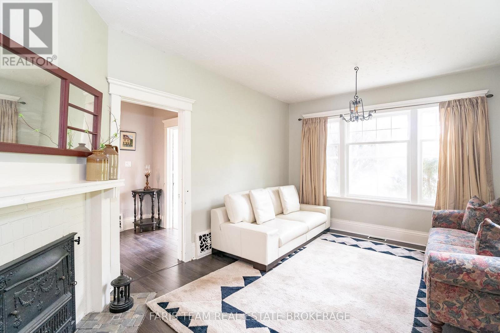 105 BARRIE STREET - 18