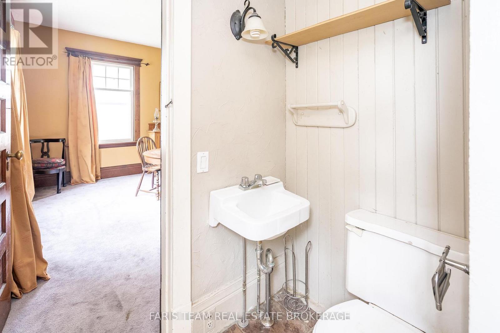 105 BARRIE STREET - 20
