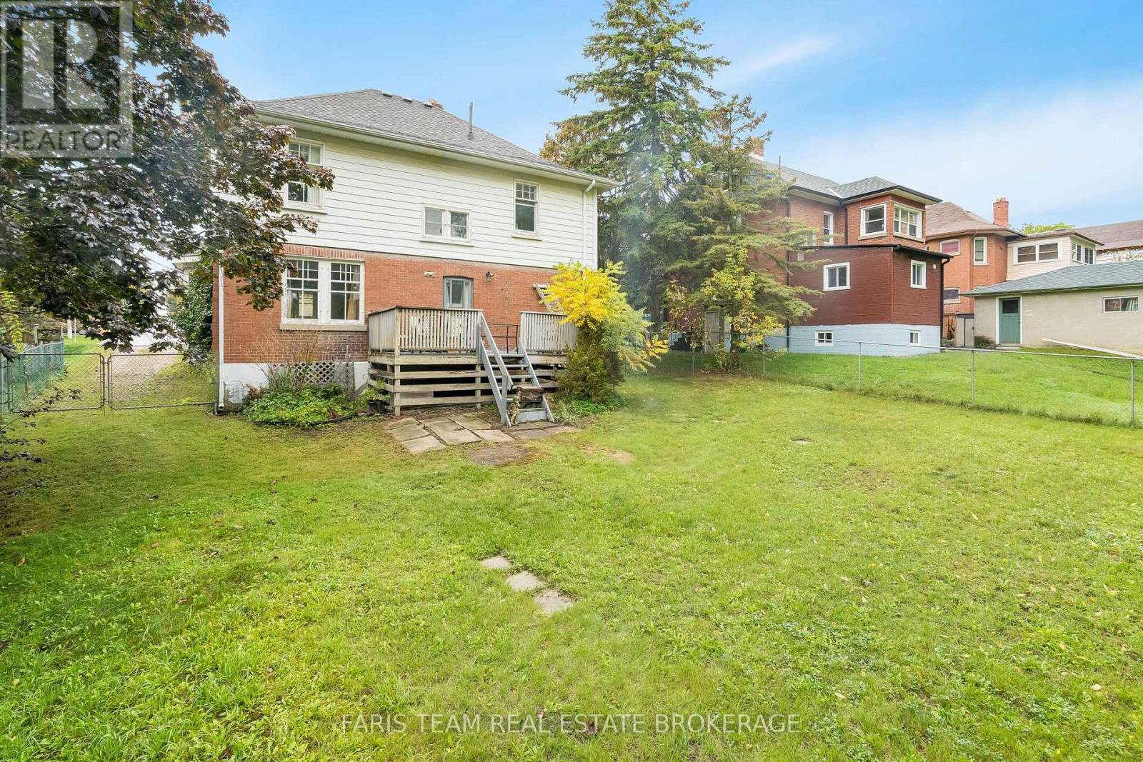 105 BARRIE STREET - 28