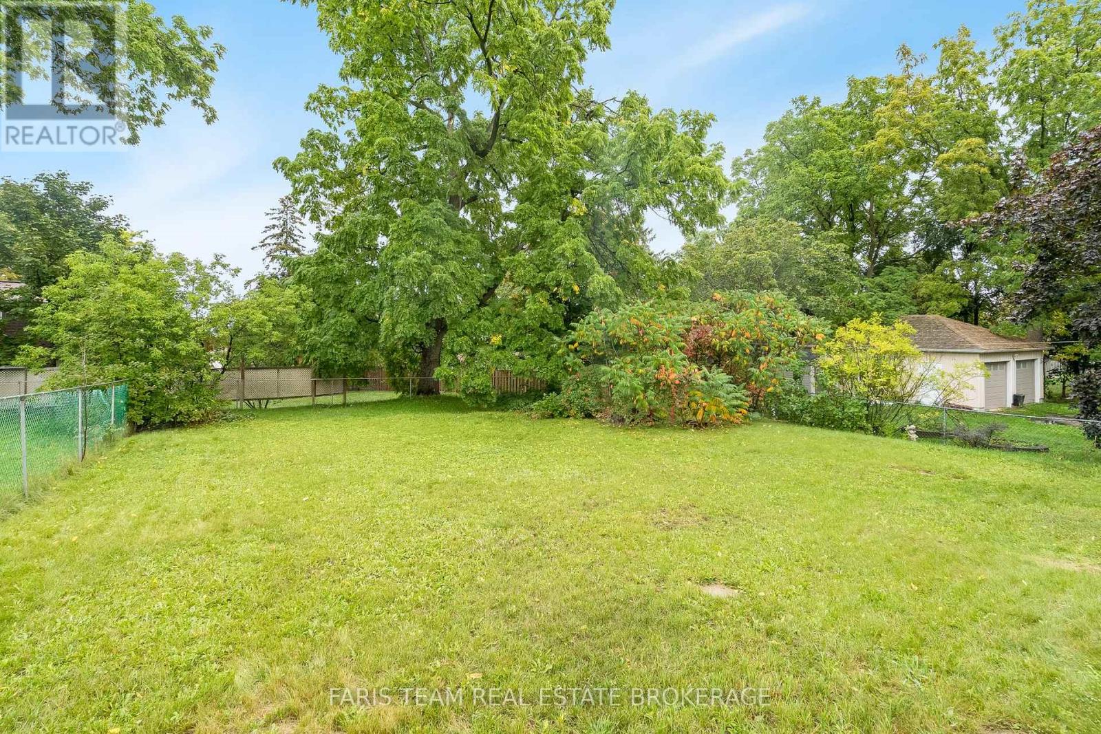 105 BARRIE STREET - 30