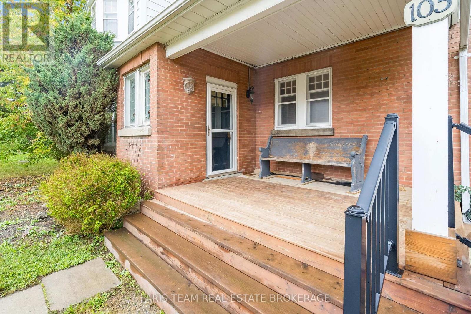 105 BARRIE STREET - 4