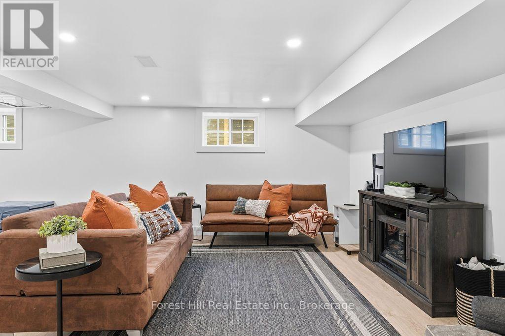 415 WELLINGTON STREET - Image 20