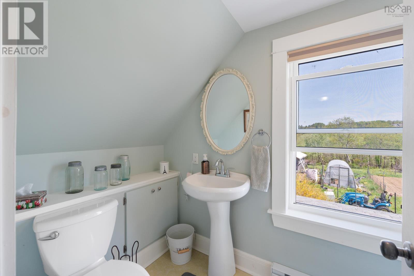 1313 Clementsport Road - 32