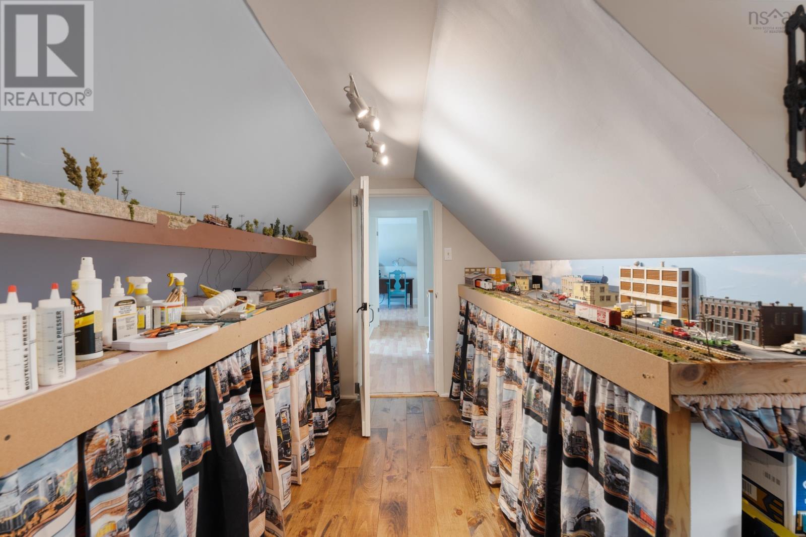 1313 Clementsport Road - 37