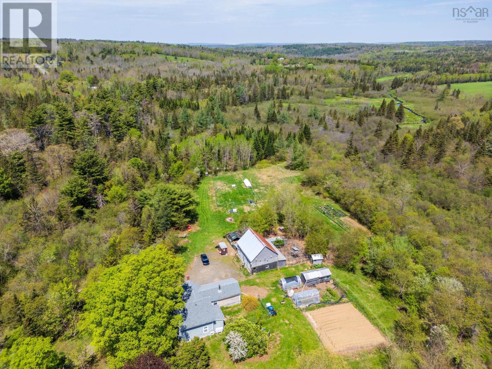 1313 Clementsport Road - 44