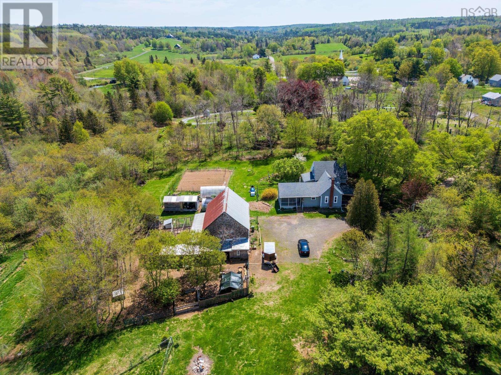1313 Clementsport Road - 43