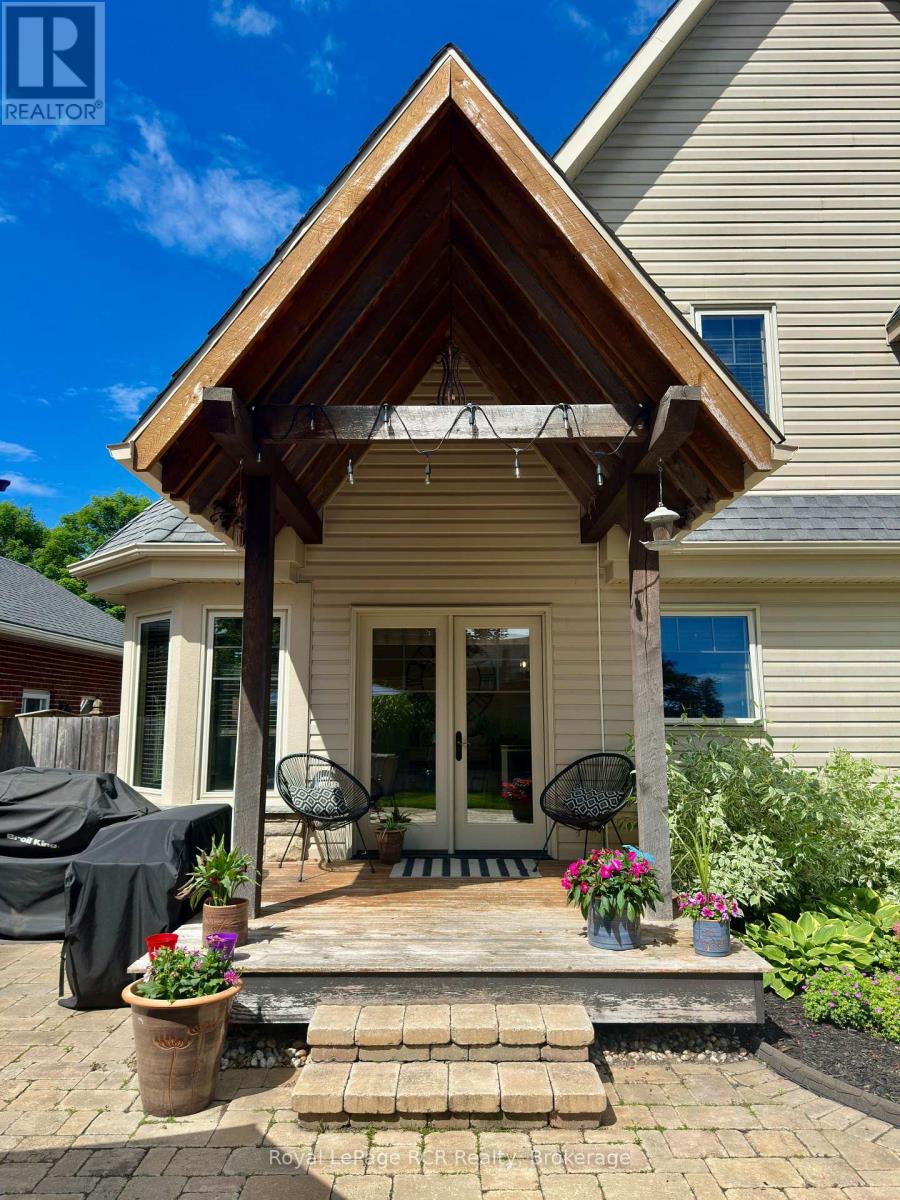 241 4TH STREET CRESCENT - 8