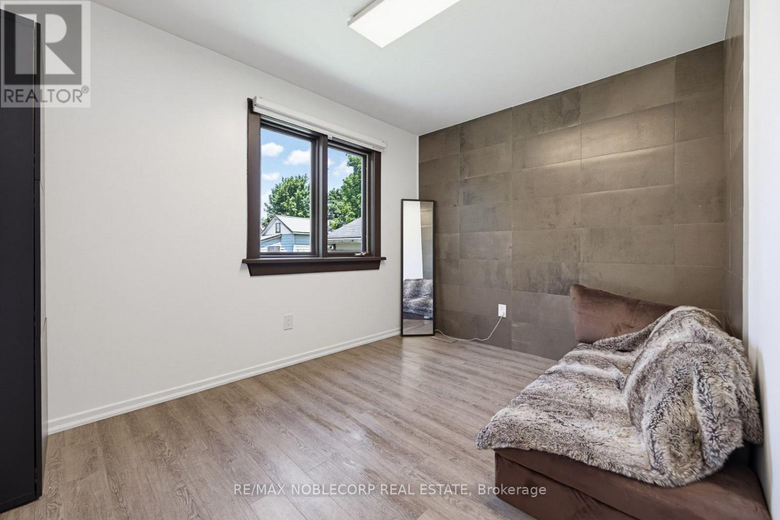 331 VICTORIA STREET W - 13