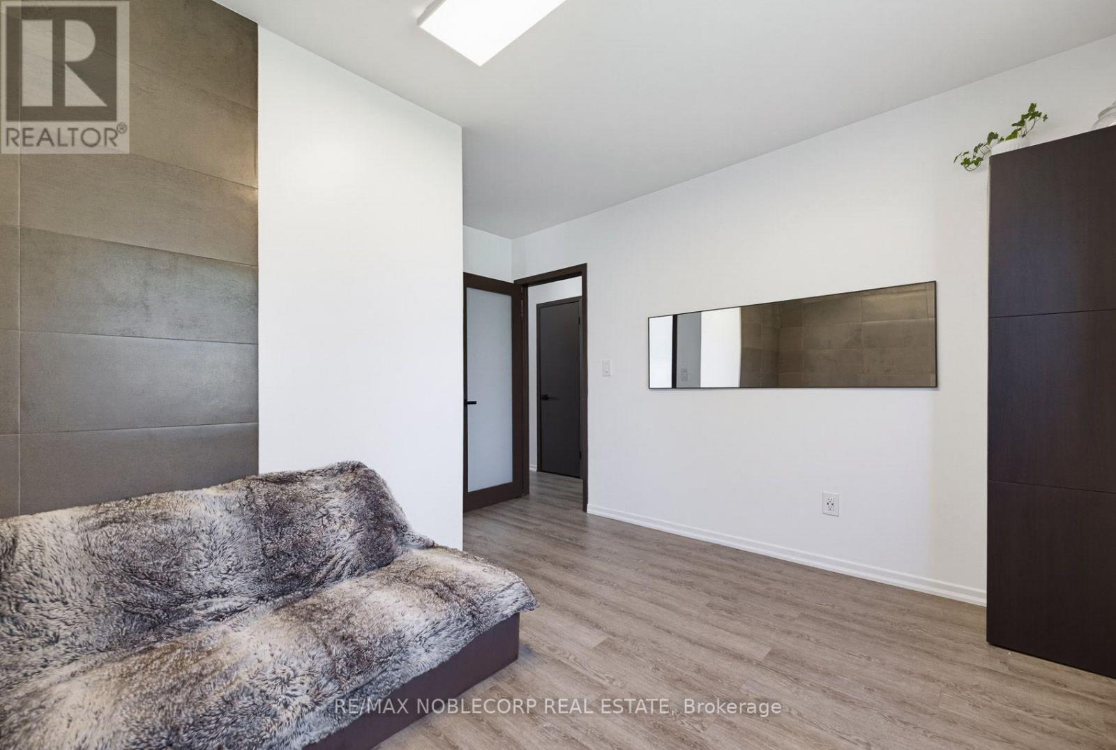 331 VICTORIA STREET W - 14