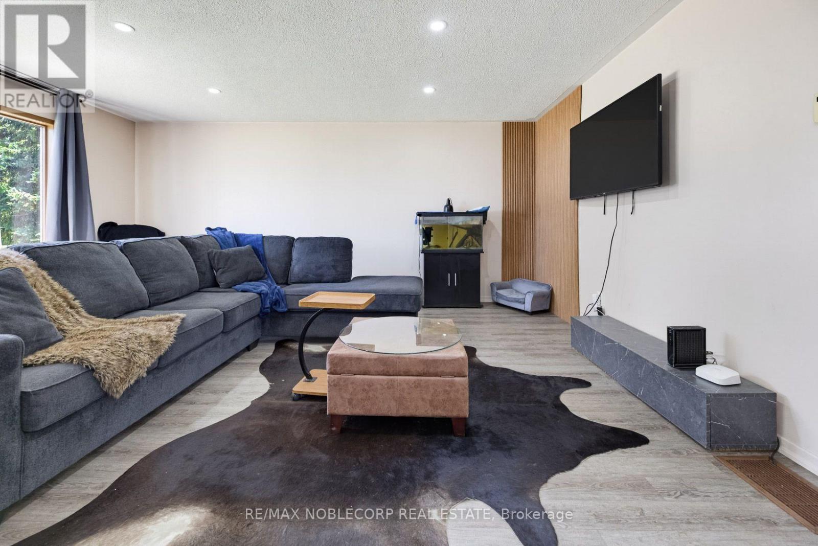 331 VICTORIA STREET W - 5