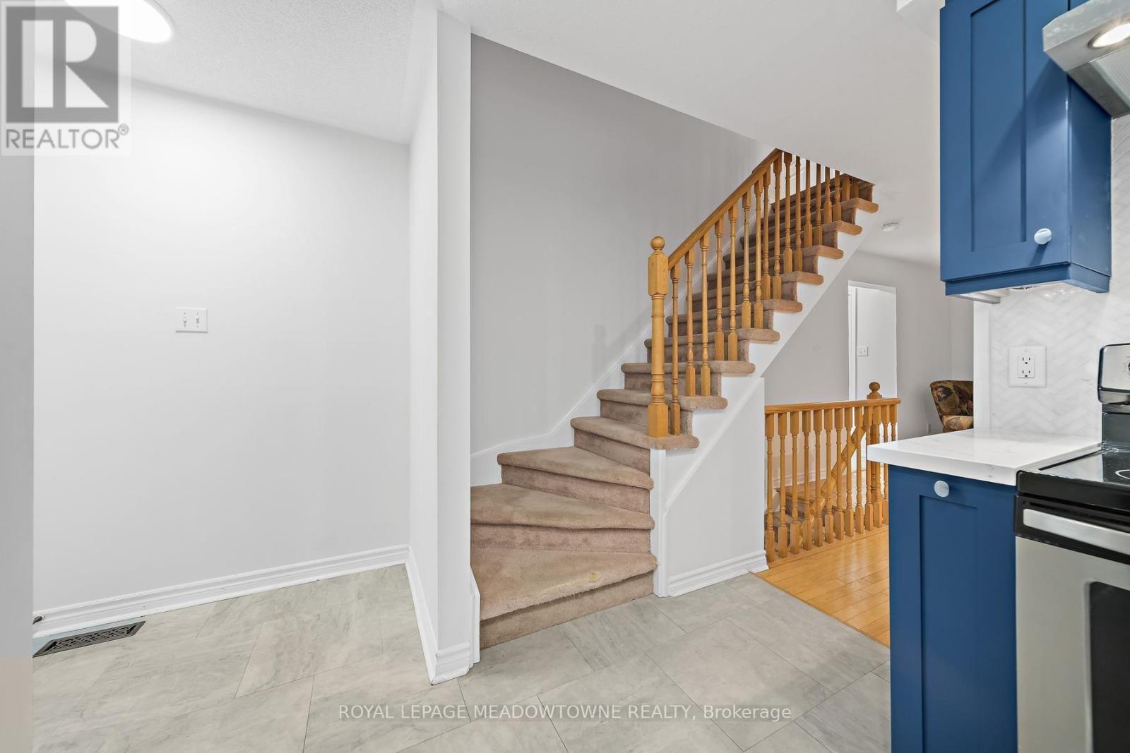 #11 76 RIVER DRIVE - 11