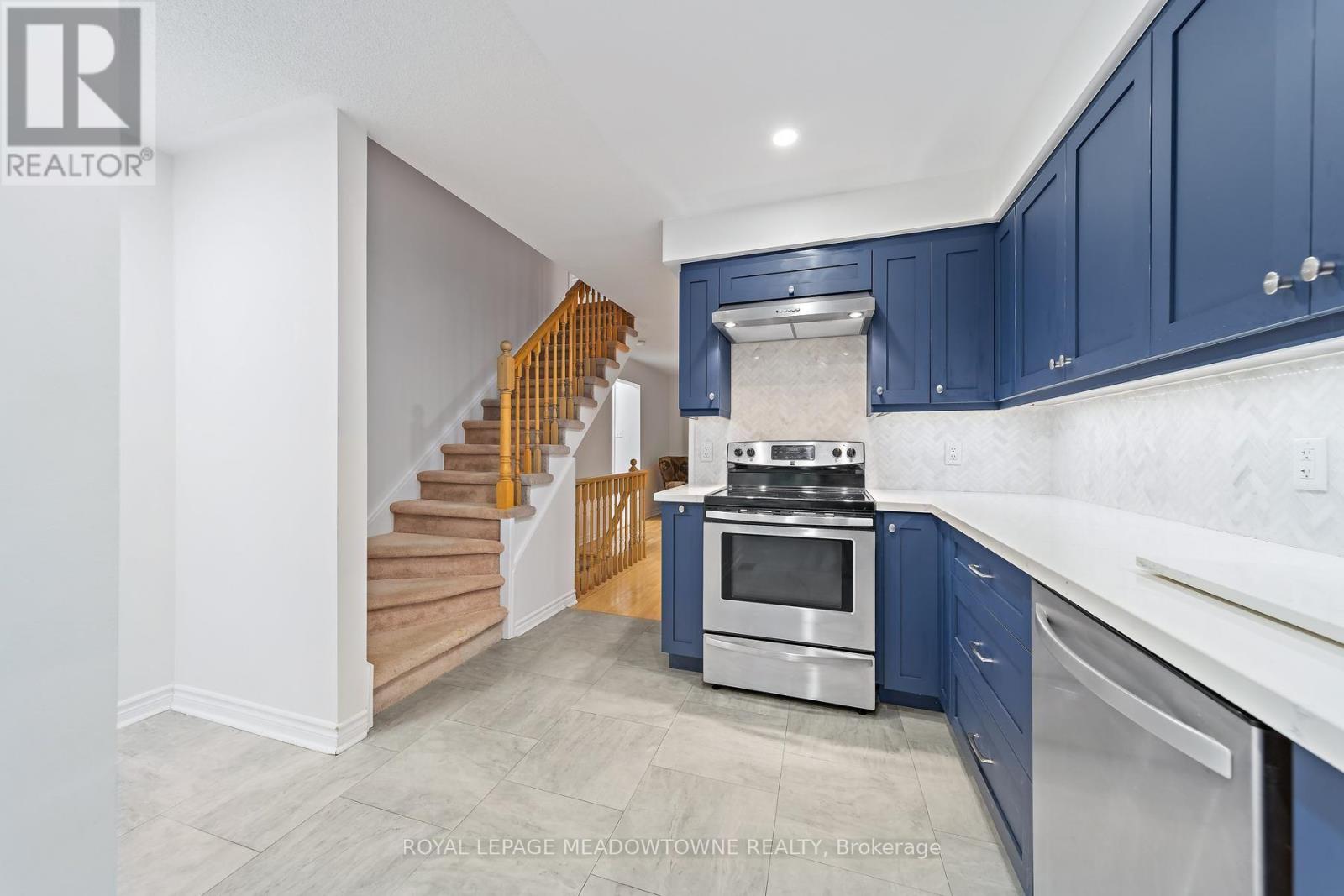 #11 76 RIVER DRIVE - 7