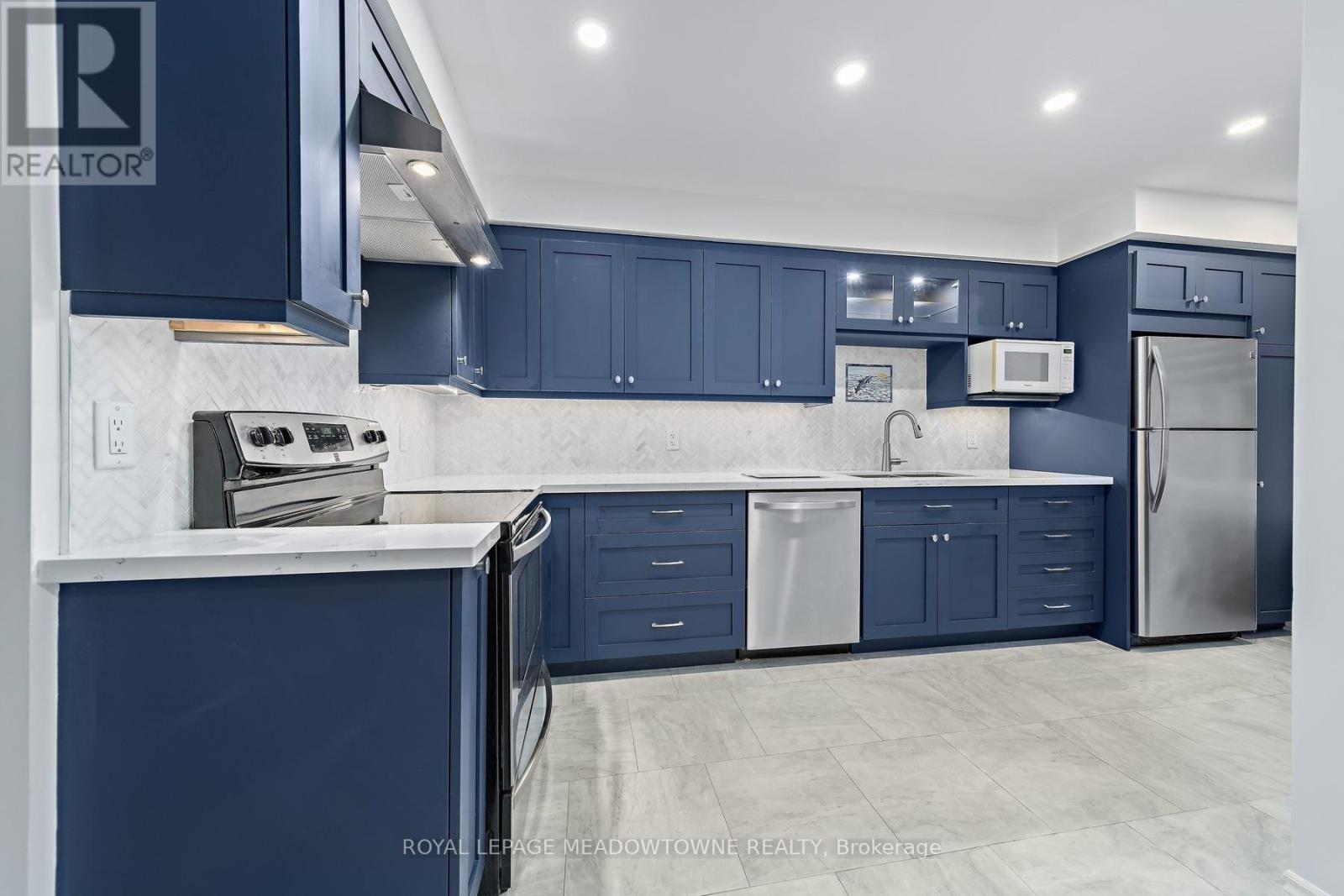 #11 76 RIVER DRIVE - 4