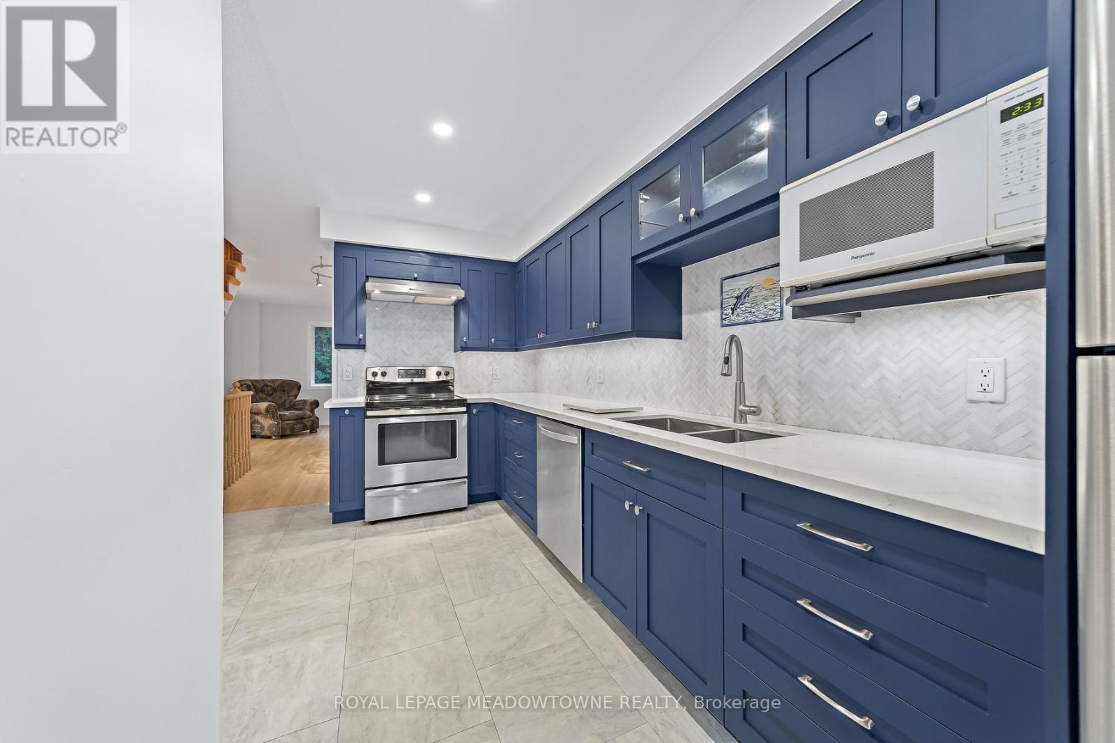 #11 76 RIVER DRIVE - 6